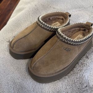 Ugg tazz ll in rocky oak